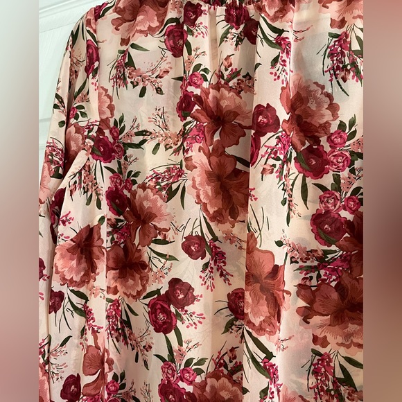 Torrid Size 2 Floral Blouse 🩷 NEW WITH TAGS - Picture 4 of 12